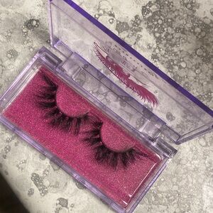 Purple Glitter Eyelash Case with Black Lashes